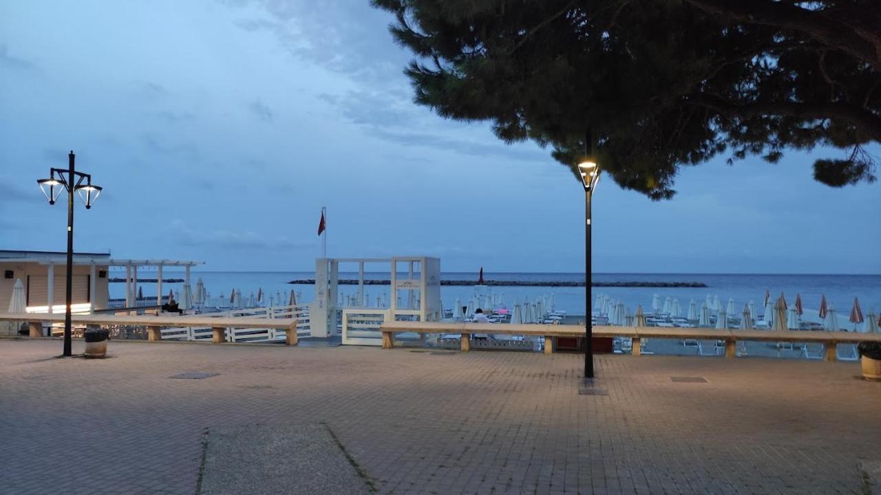 Hotel Fortuna San Bartolomeo Al Mare Exteriör bild