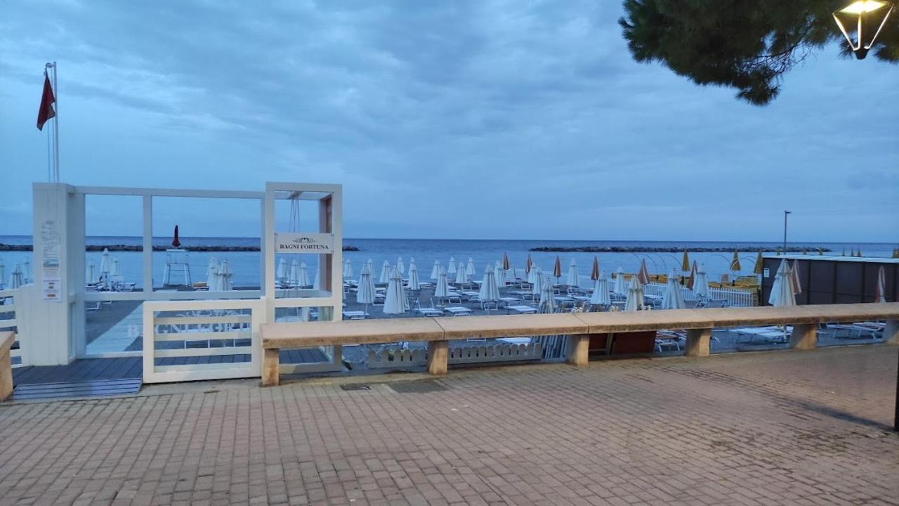Hotel Fortuna San Bartolomeo Al Mare Exteriör bild