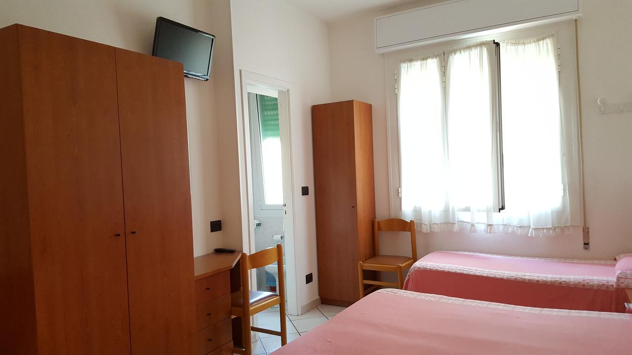 Hotel Fortuna San Bartolomeo Al Mare Exteriör bild