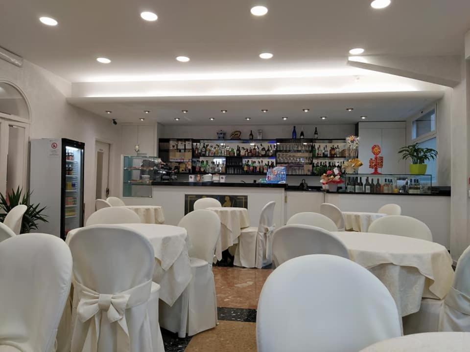 Hotel Fortuna San Bartolomeo Al Mare Exteriör bild